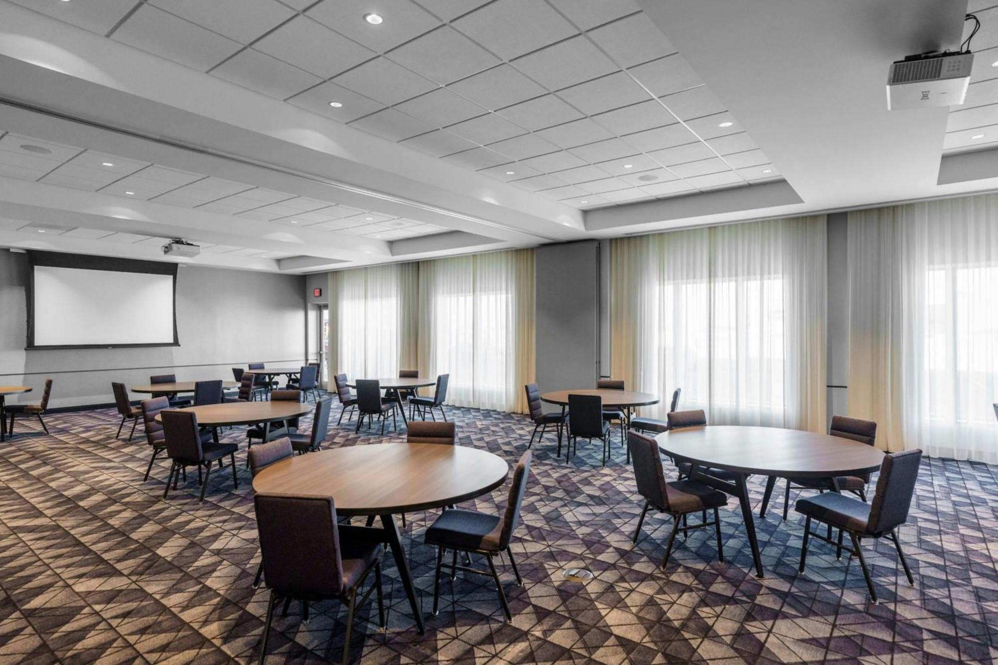 Courtyard By Marriott Indianapolis Fishers Exterior photo